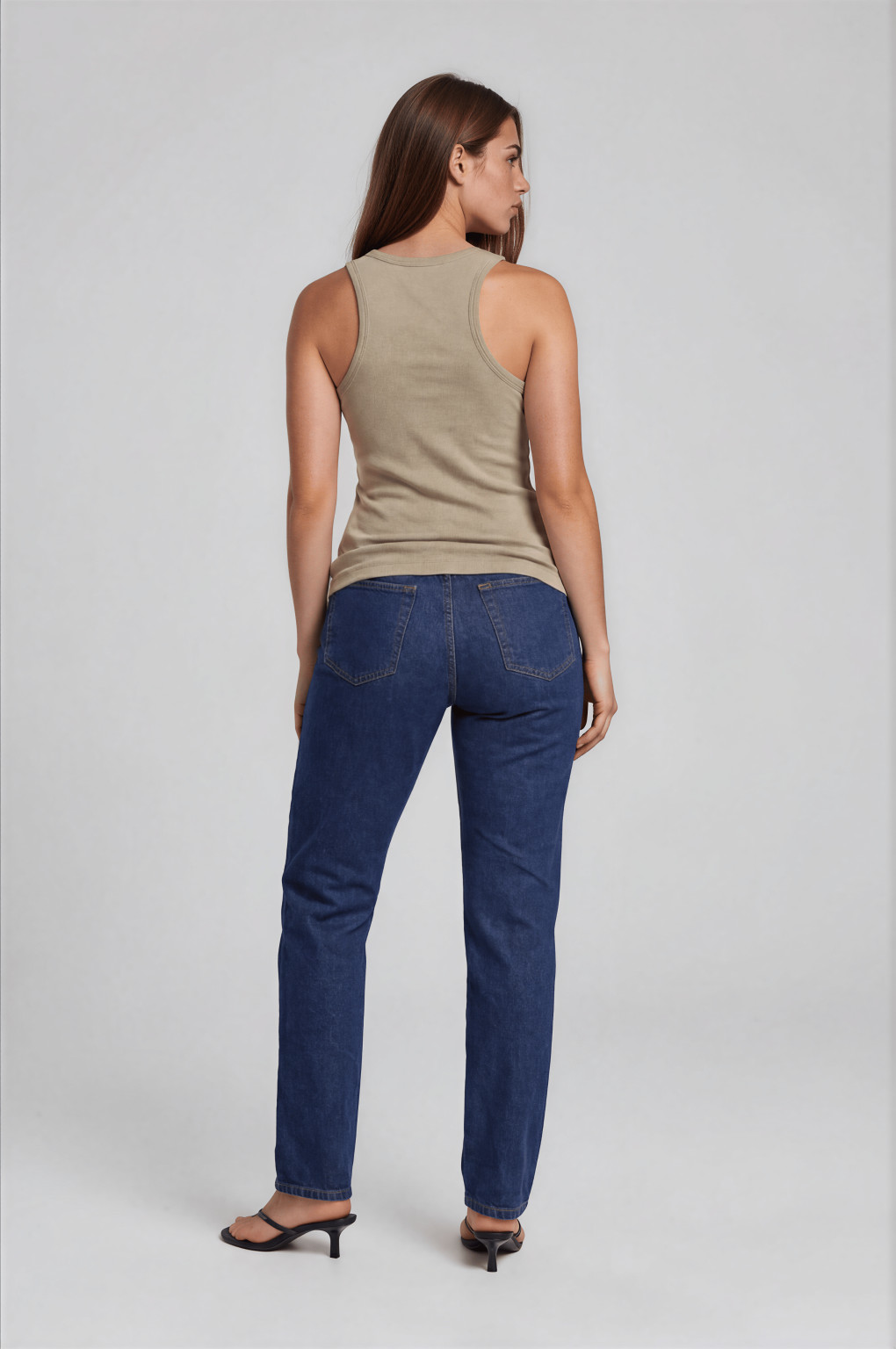 proste spodnie jeans dziury