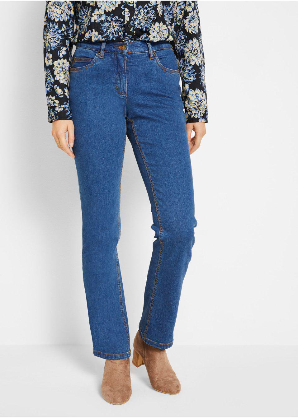 niebieskie spodnie jeans