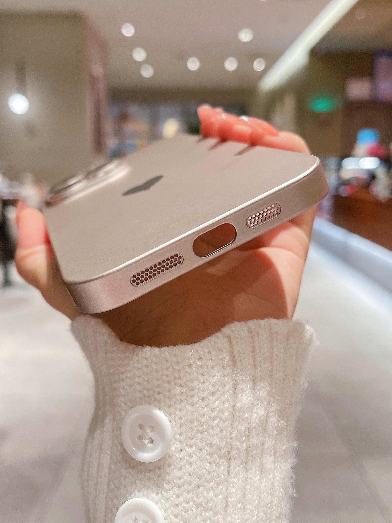 ETUI NA TELEFON IPHONE 16 PRO