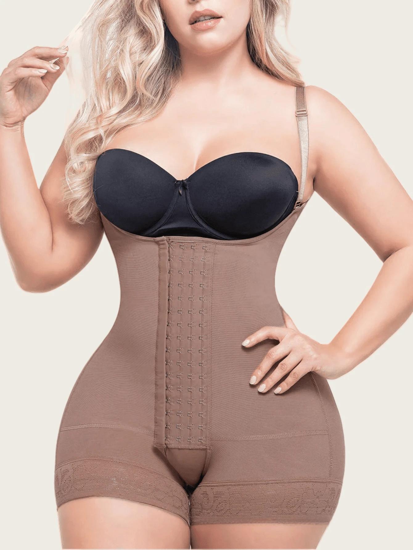 beżowy modelujący kombinezon 
