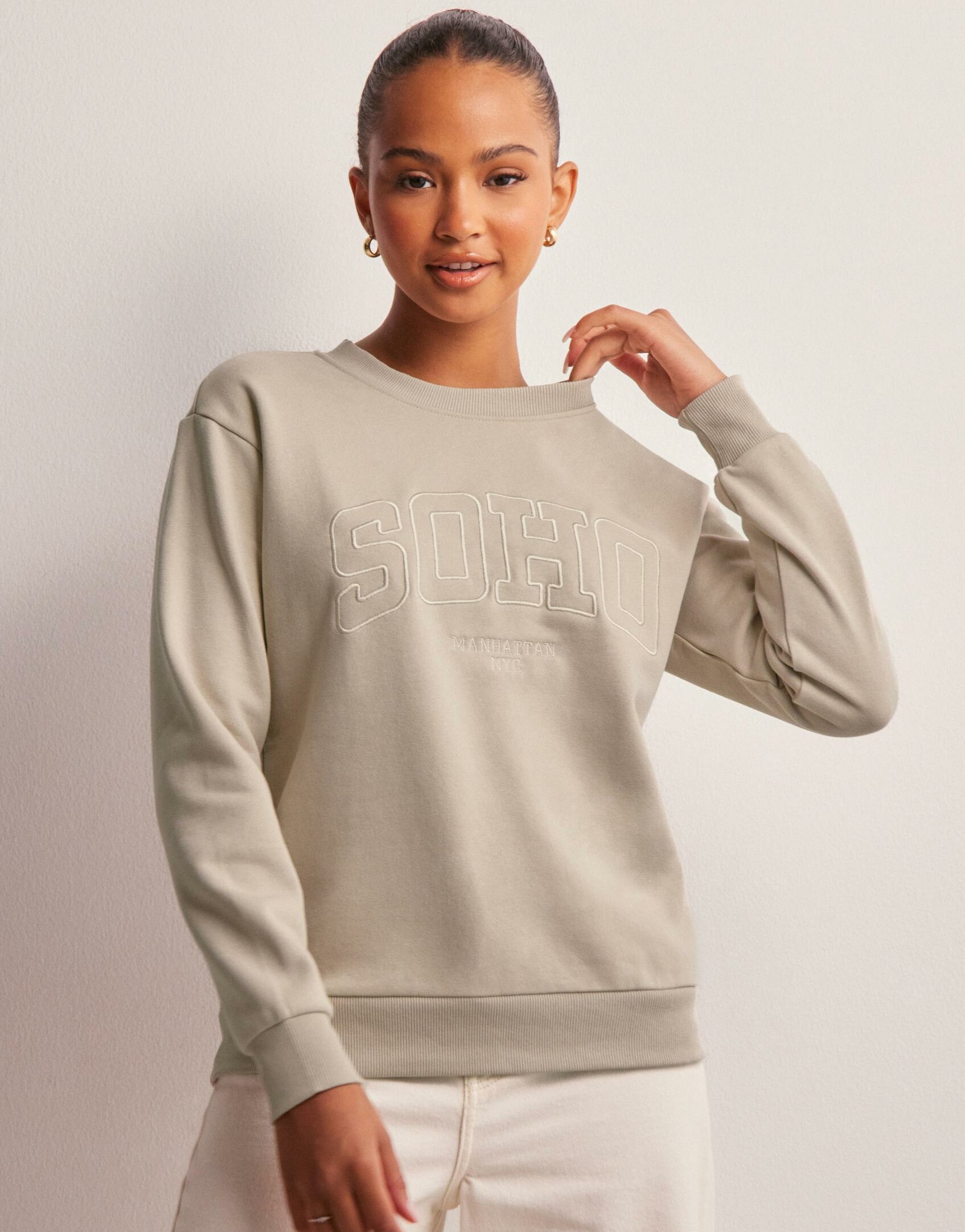 bluza z napisem Soho