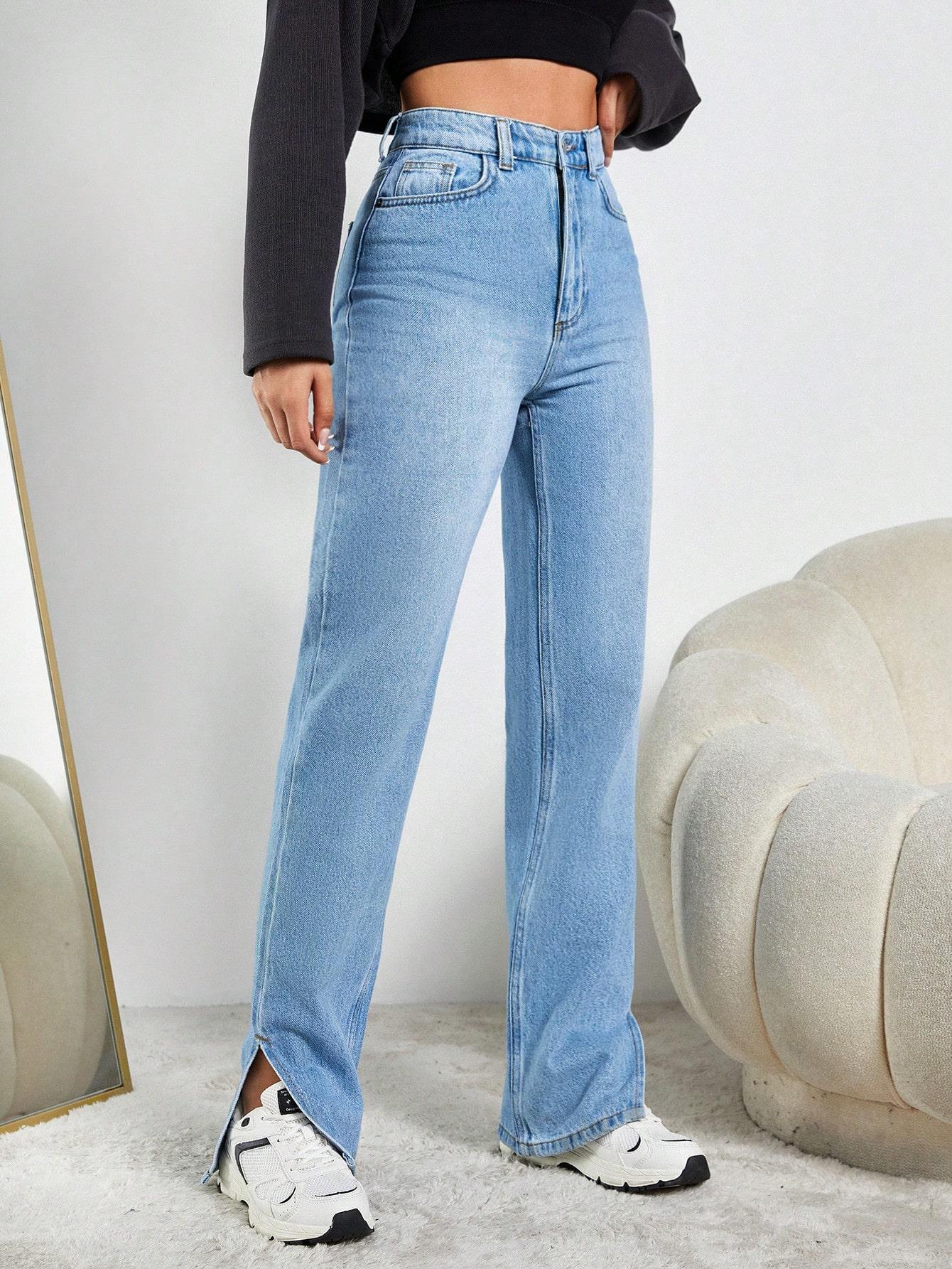 niebieskie spodnie jeans rozcięcia