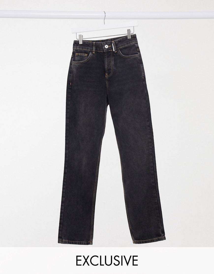 czarne spodnie jeans 