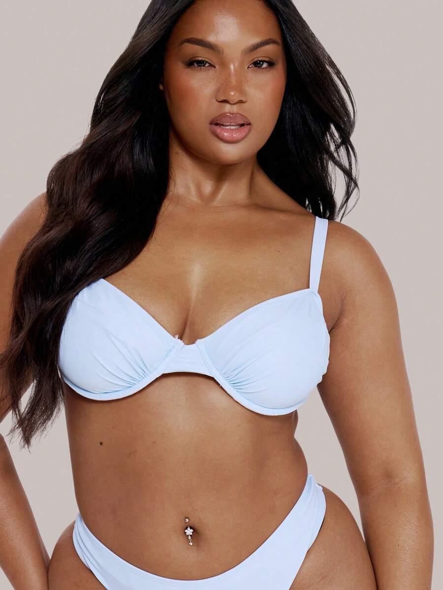 niebieska góra od bikini