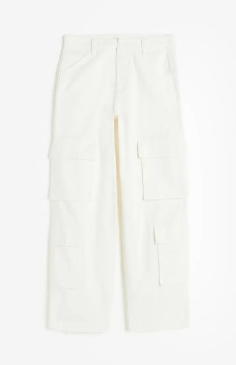 białe spodnie jeans kieszenie