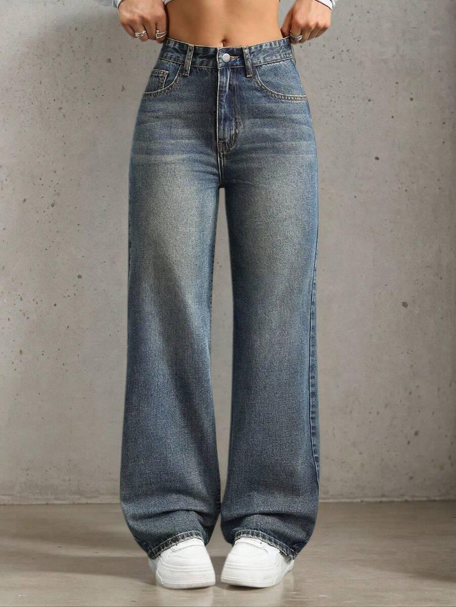 niebieskie spodnie jeans