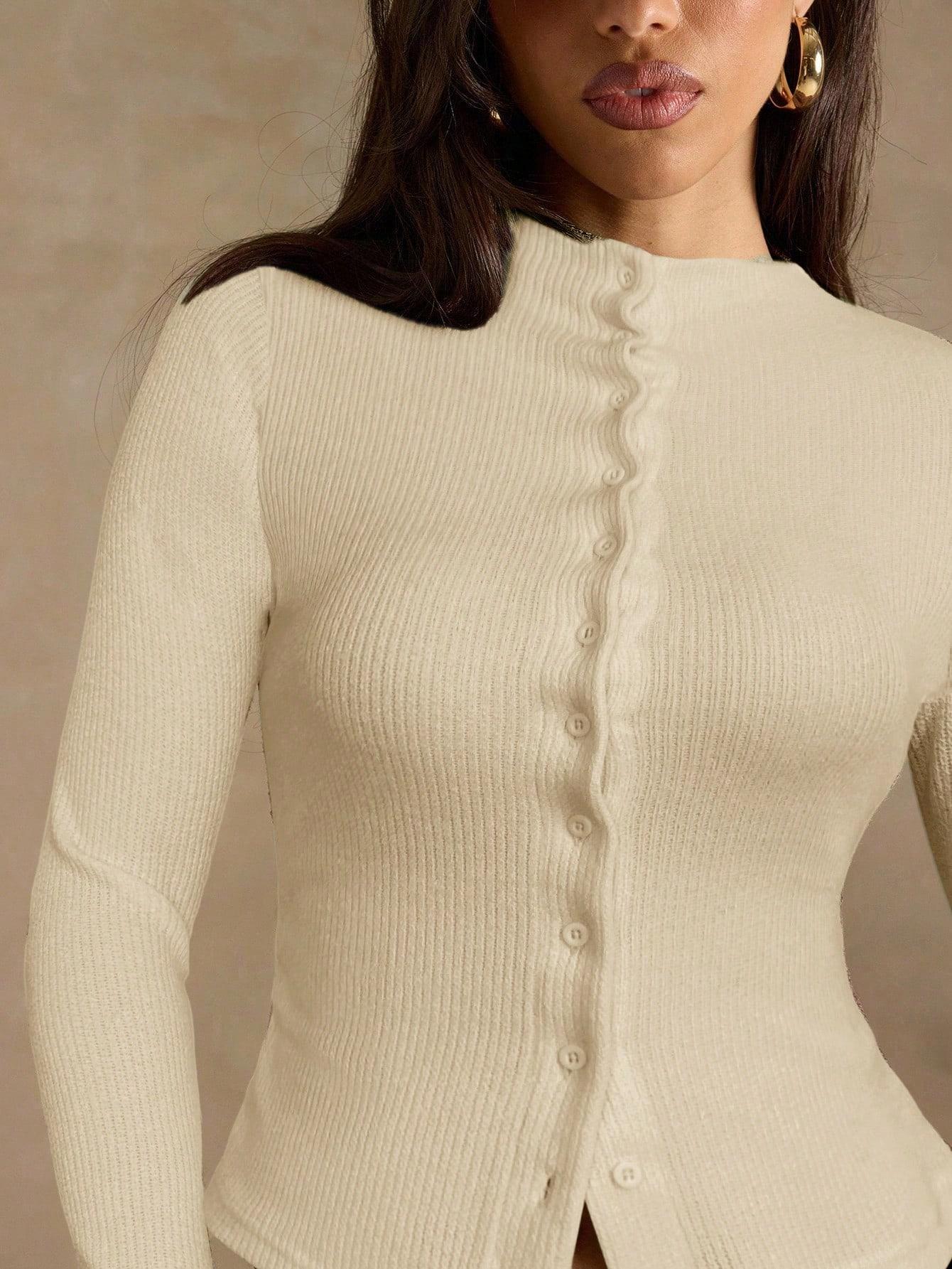 beżowy sweter guziki