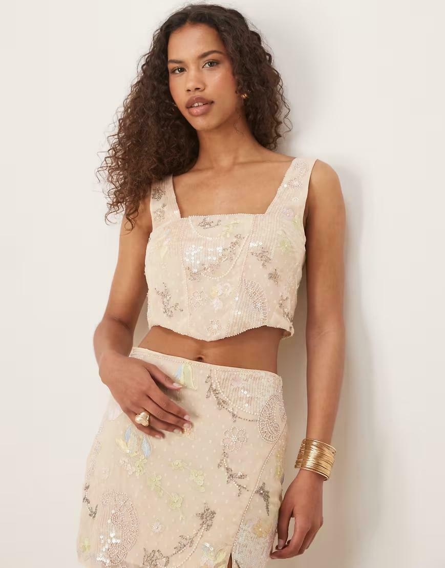 BEŻOWY CROP TOP ZDOBIENIA