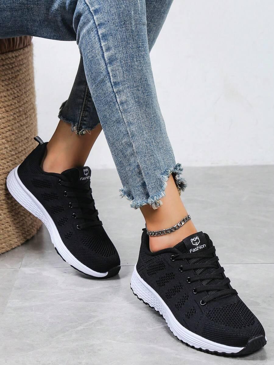 czarne buty sportowe