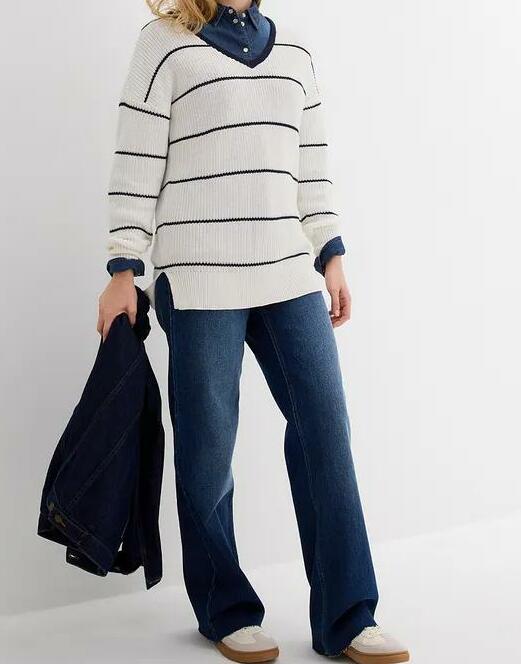 SWETER W PASKI