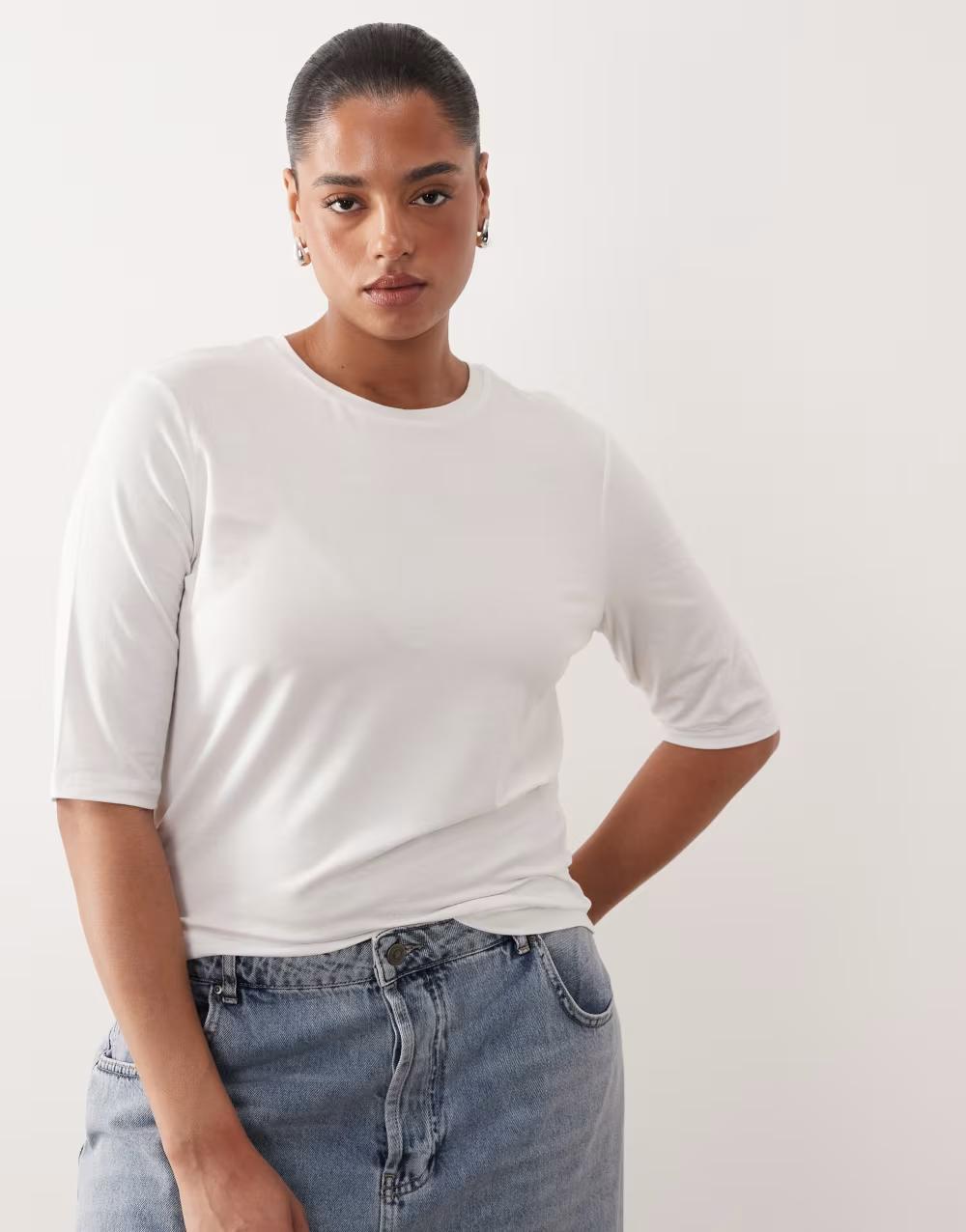biały t-shirt okrągły dekolt