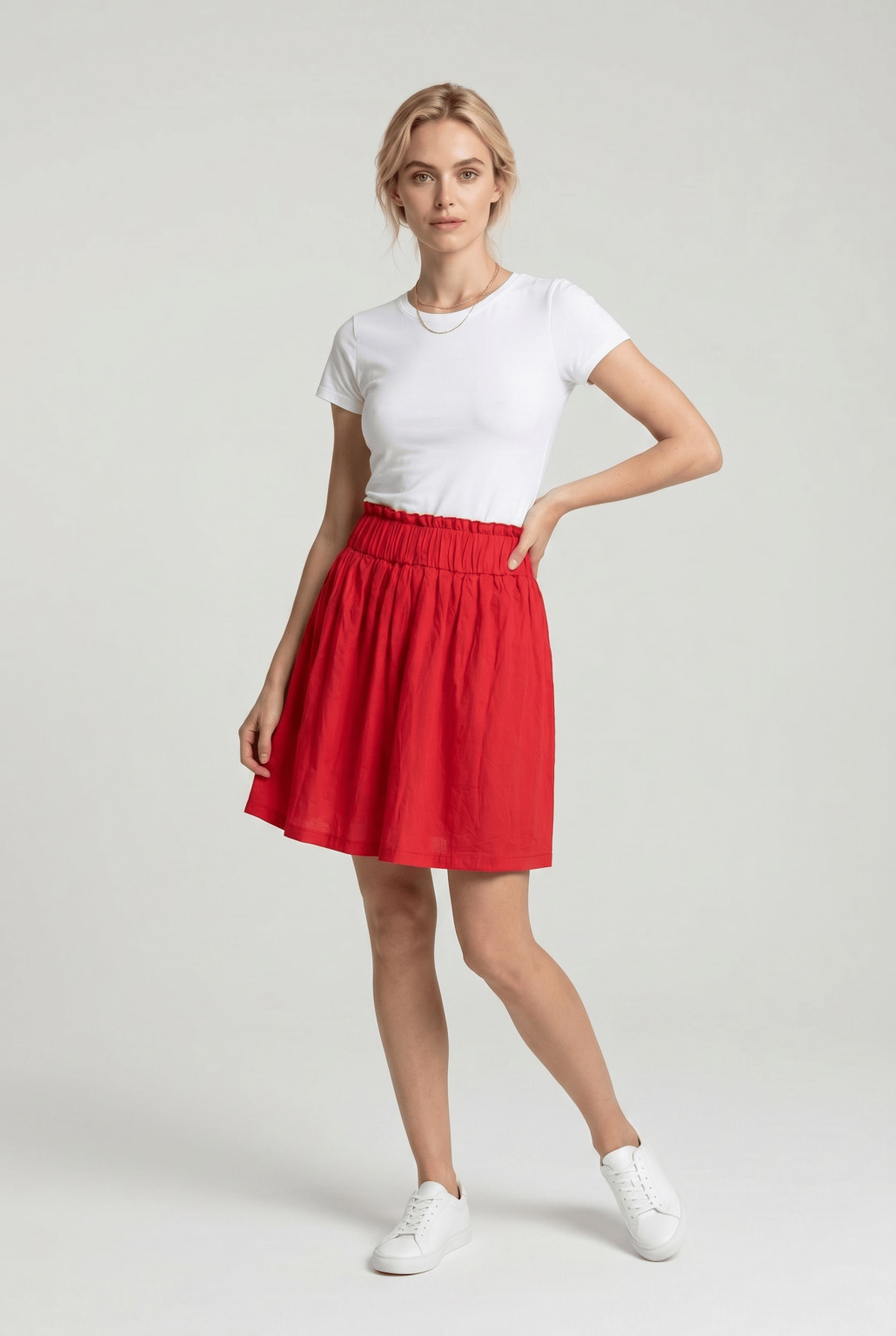 czerwona mini spódnica
