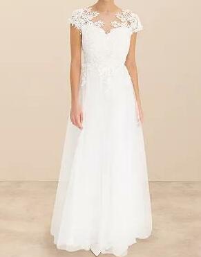 SUKIENKA ŚLUBNA Z DELIKATNEGO TIULU Z KORONKĄ
