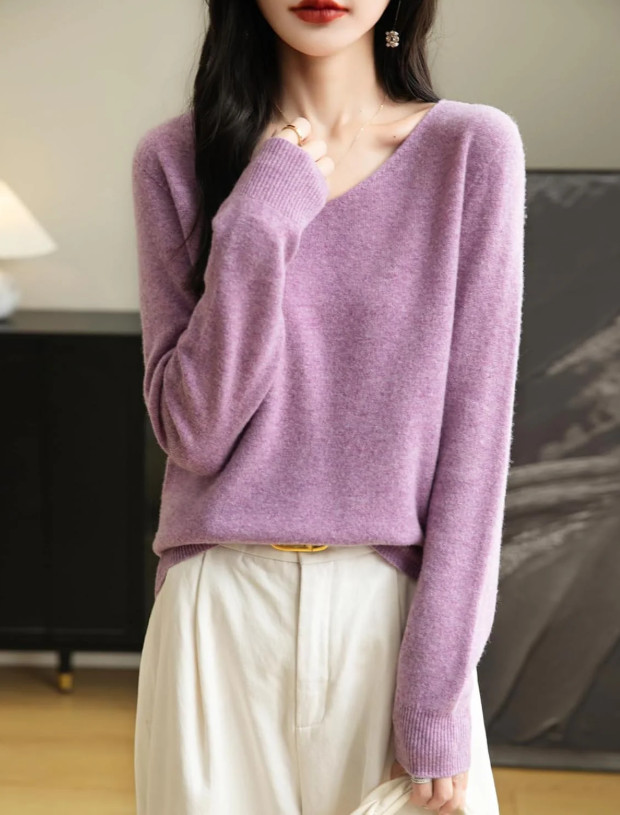 wełniany fioletowy sweter v-neck
