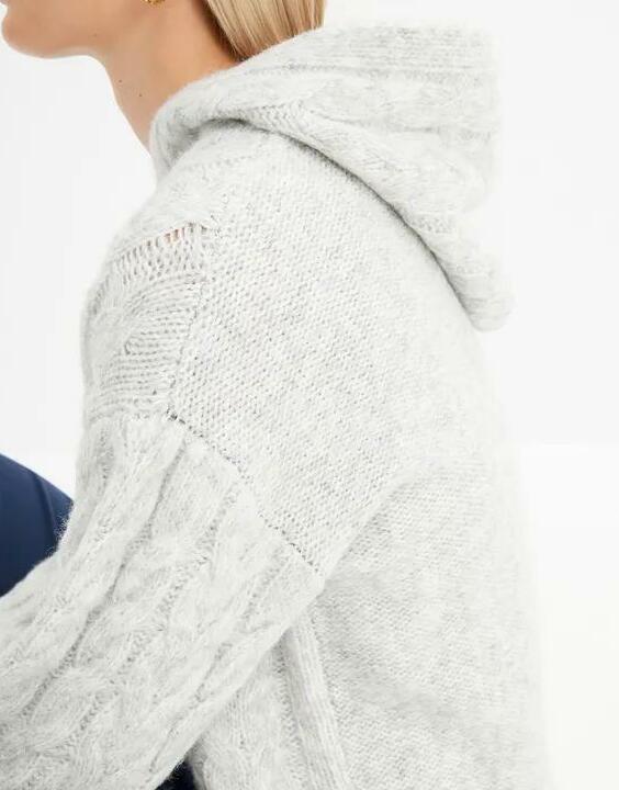 SWETER Z KAPTUREM