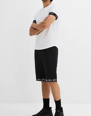 T-SHIRT Z KRÓTKIM RĘKAWEM
