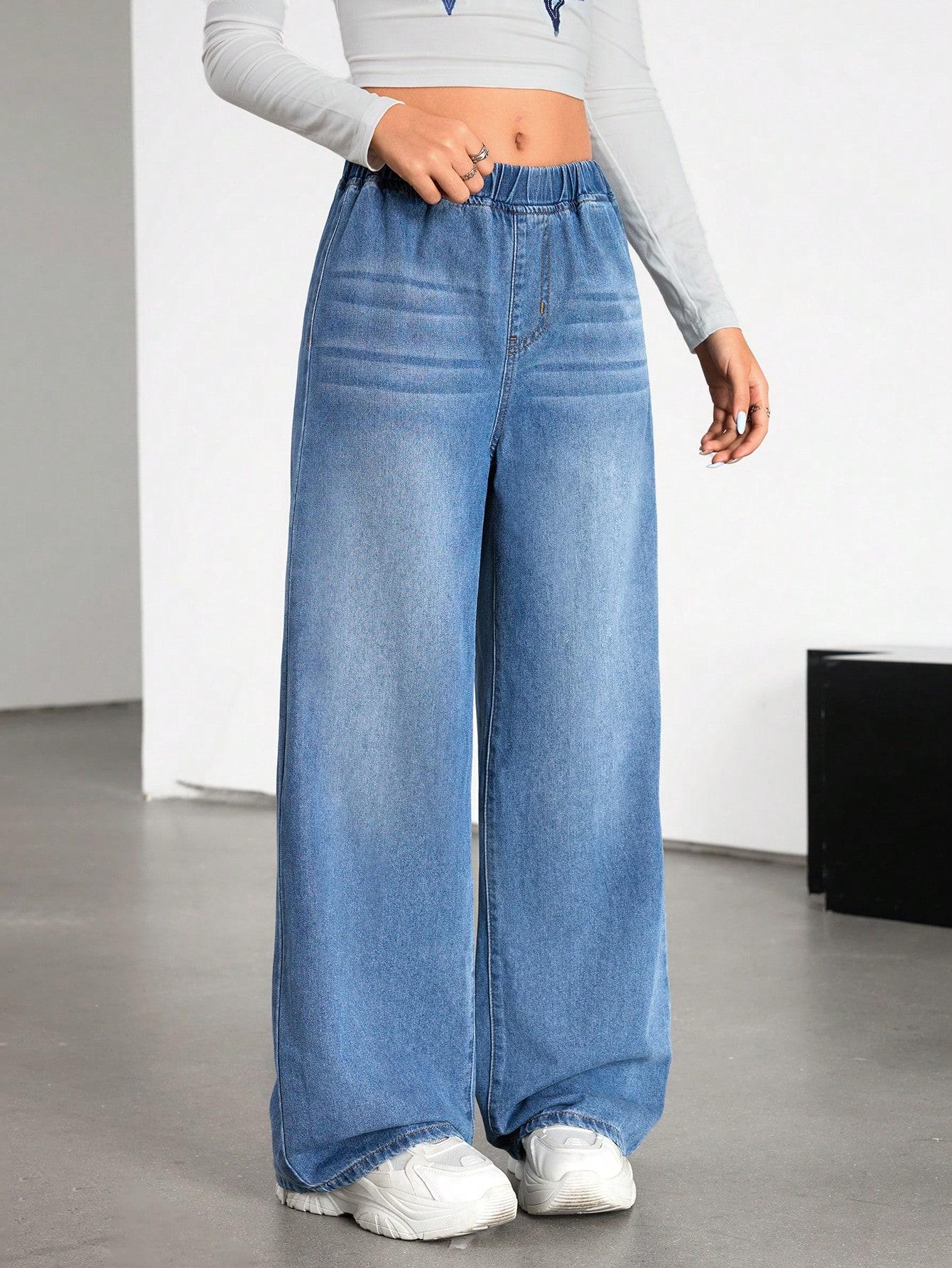 niebieskie spodnie jeans 