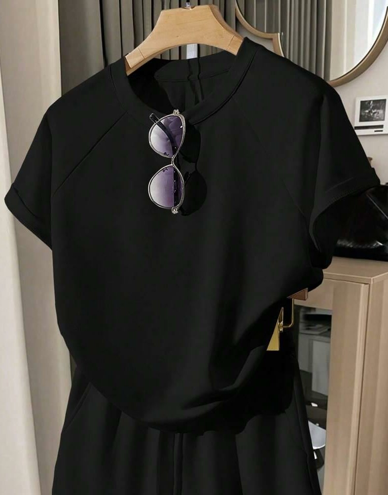czarny t-shirt okrągły dekolt