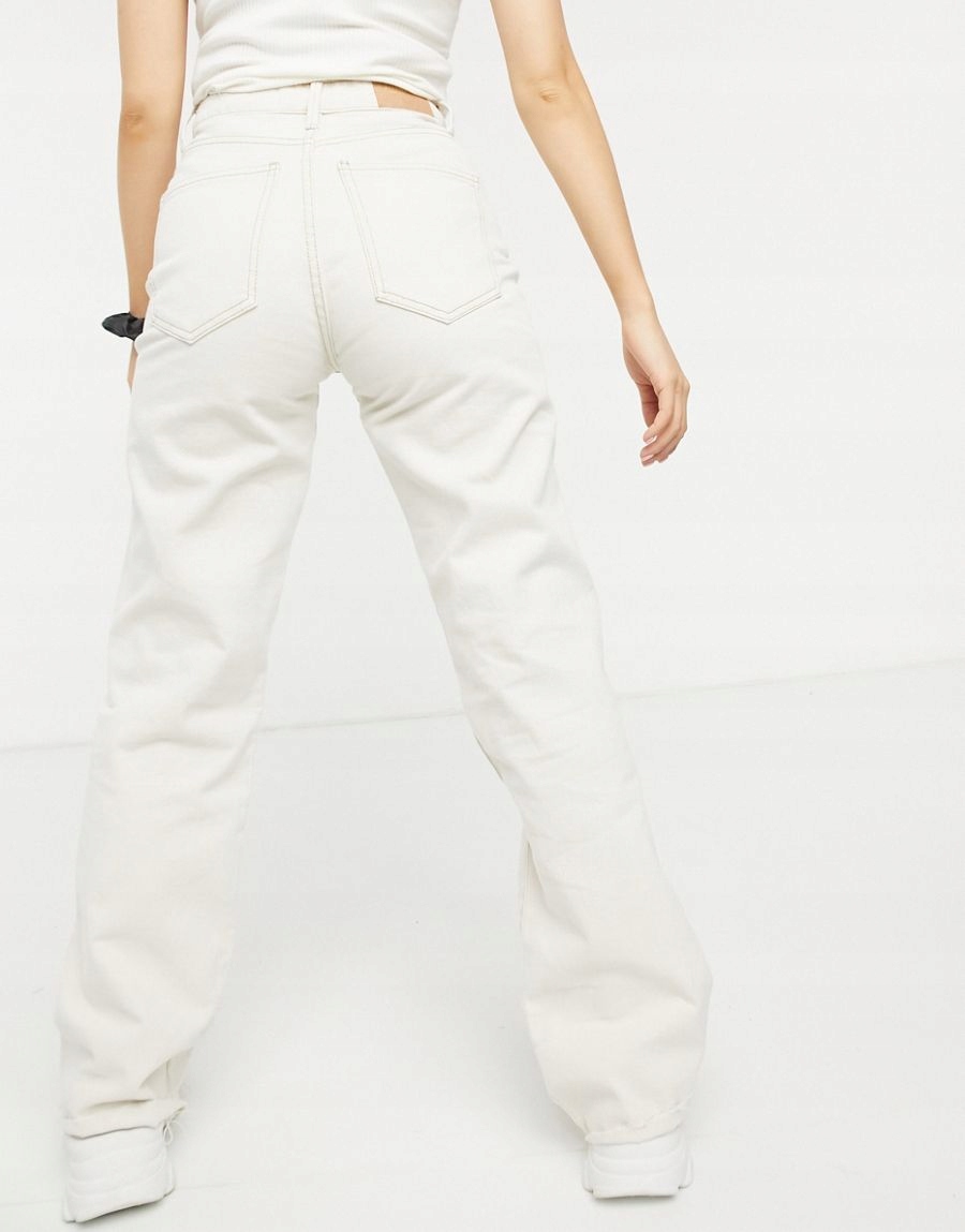 beżowe spodnie jeans 