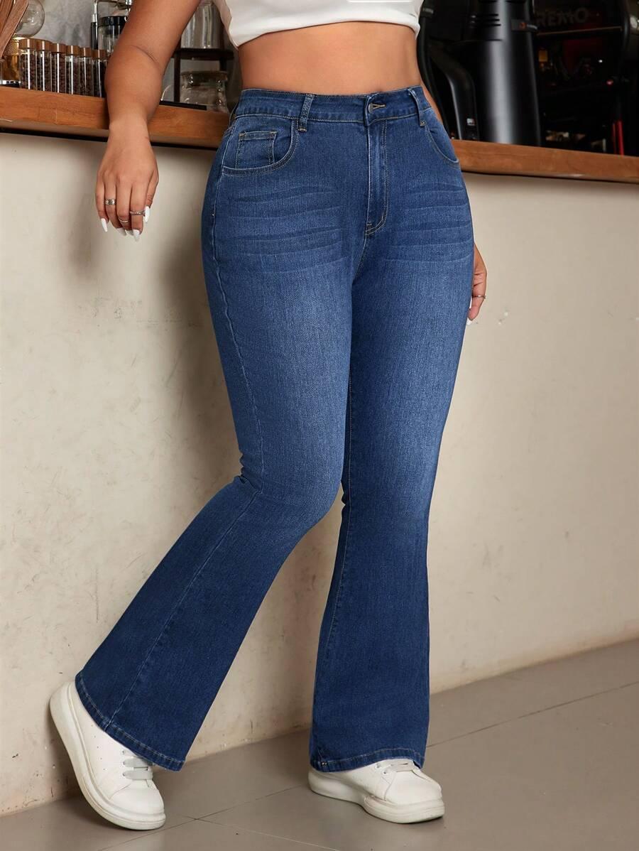 niebieskie spodnie jeans 