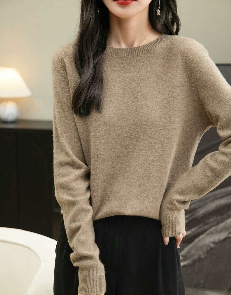 beżowy sweter wełniany