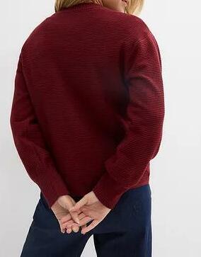 SWETER Z OKRĄGŁYM DEKOLTEM Z BAWEŁNA