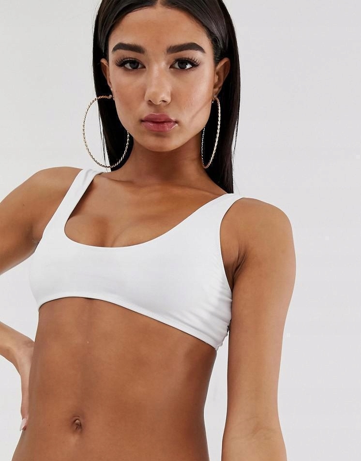 biała góra od bikini