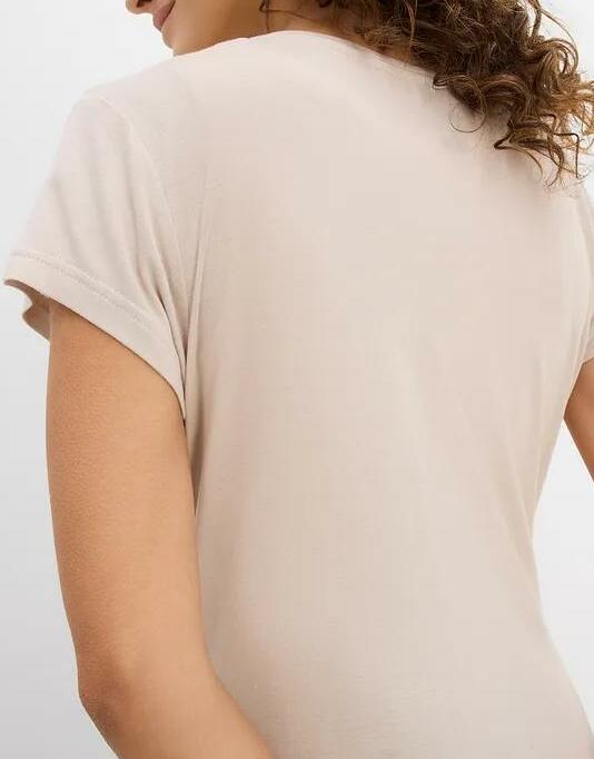 T-SHIRT Z MIĘKKIEJ WISKOZY