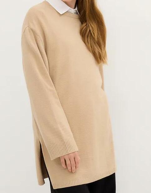 SWETER Z ROZCIĘCIAMI
