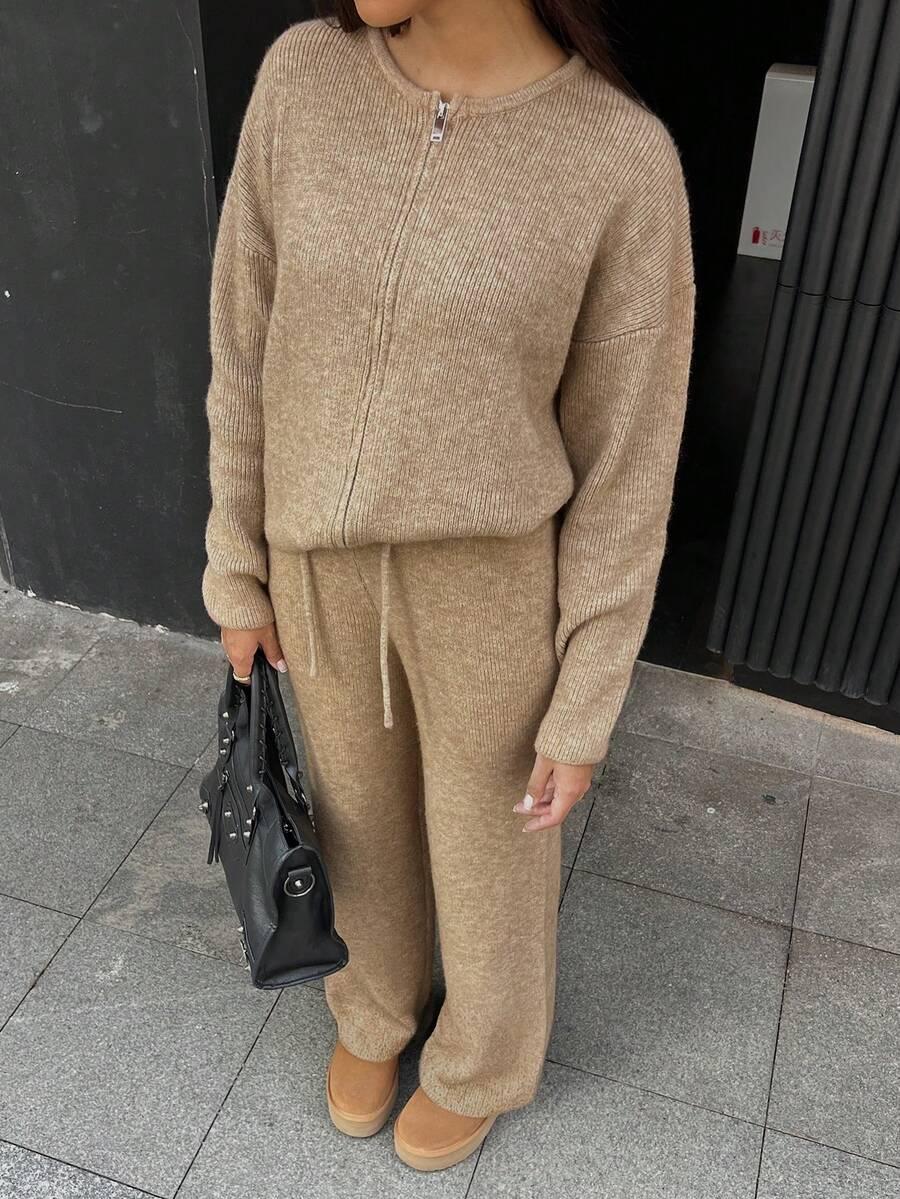 BRĄZOWY SWETER ZAMEK