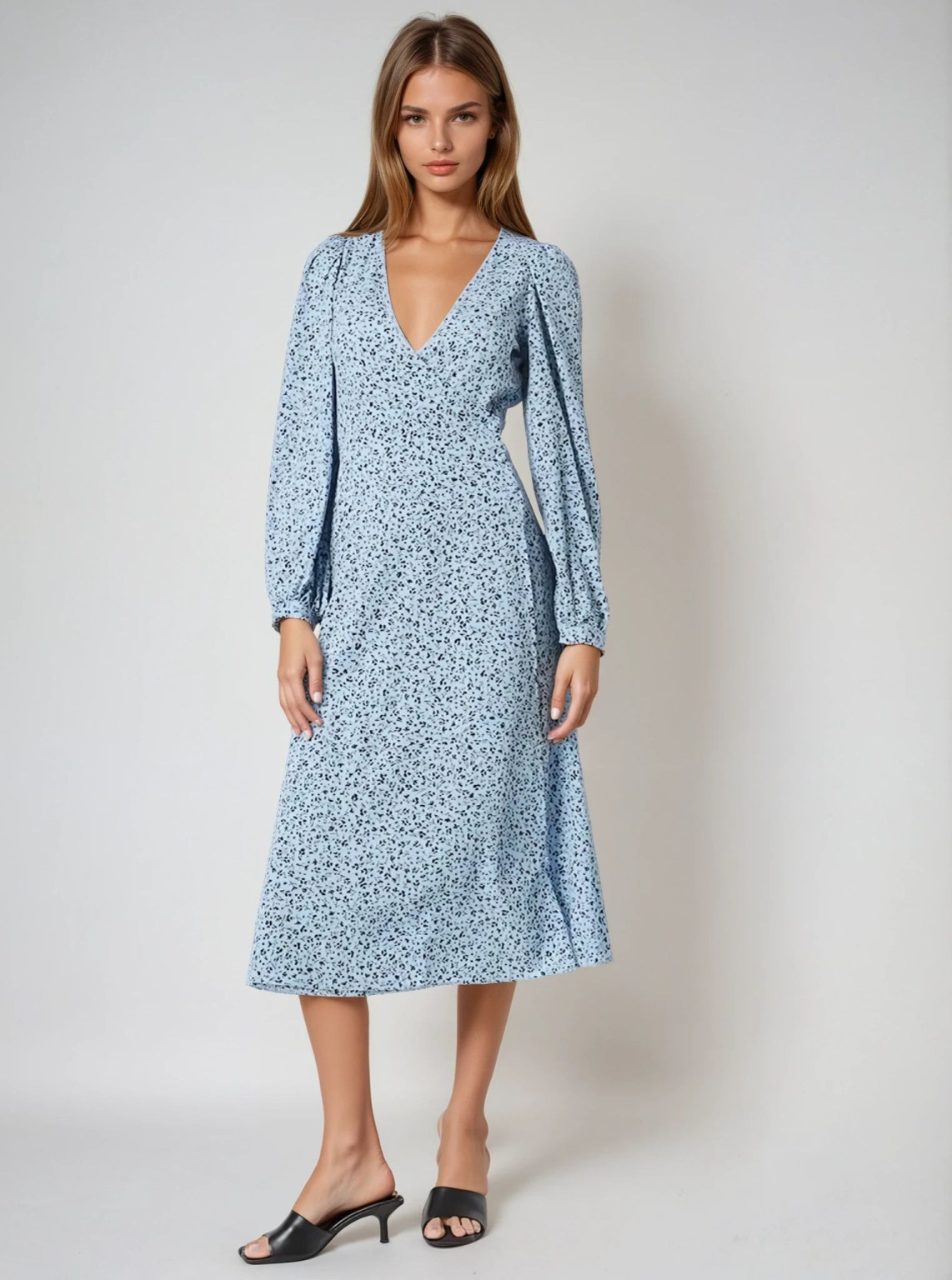 niebieska midi sukienka print