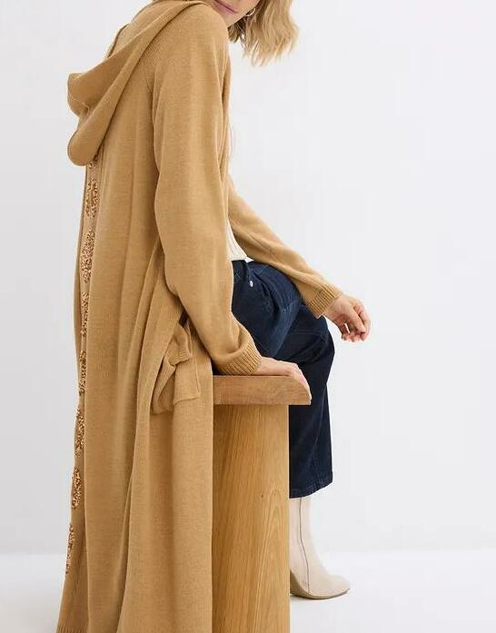 SWETER Z CEKINAMI I KAPTUREM