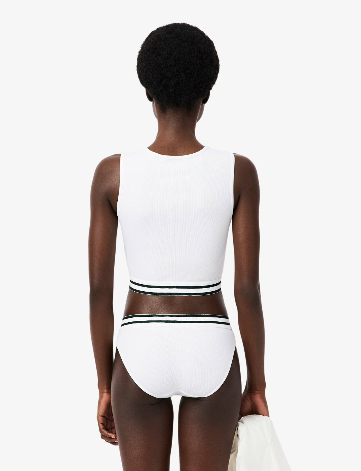biały crop top bez rękawów logo haft