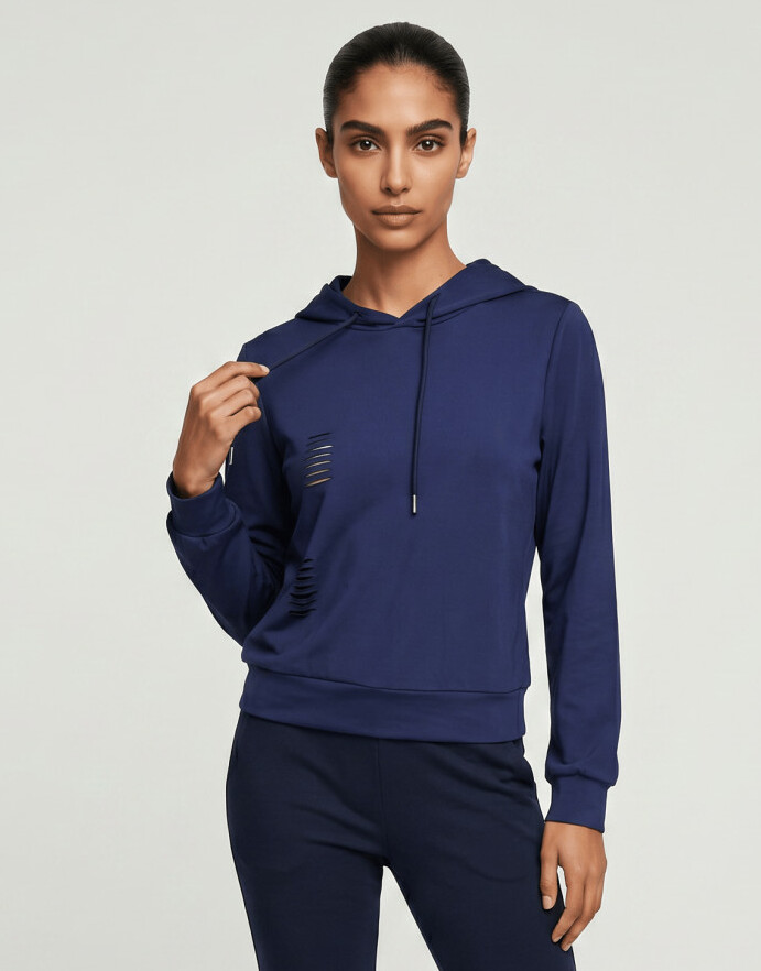 bluza z kapturem dziury