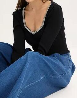 SWETER Z OZDOBNYM DETALEM