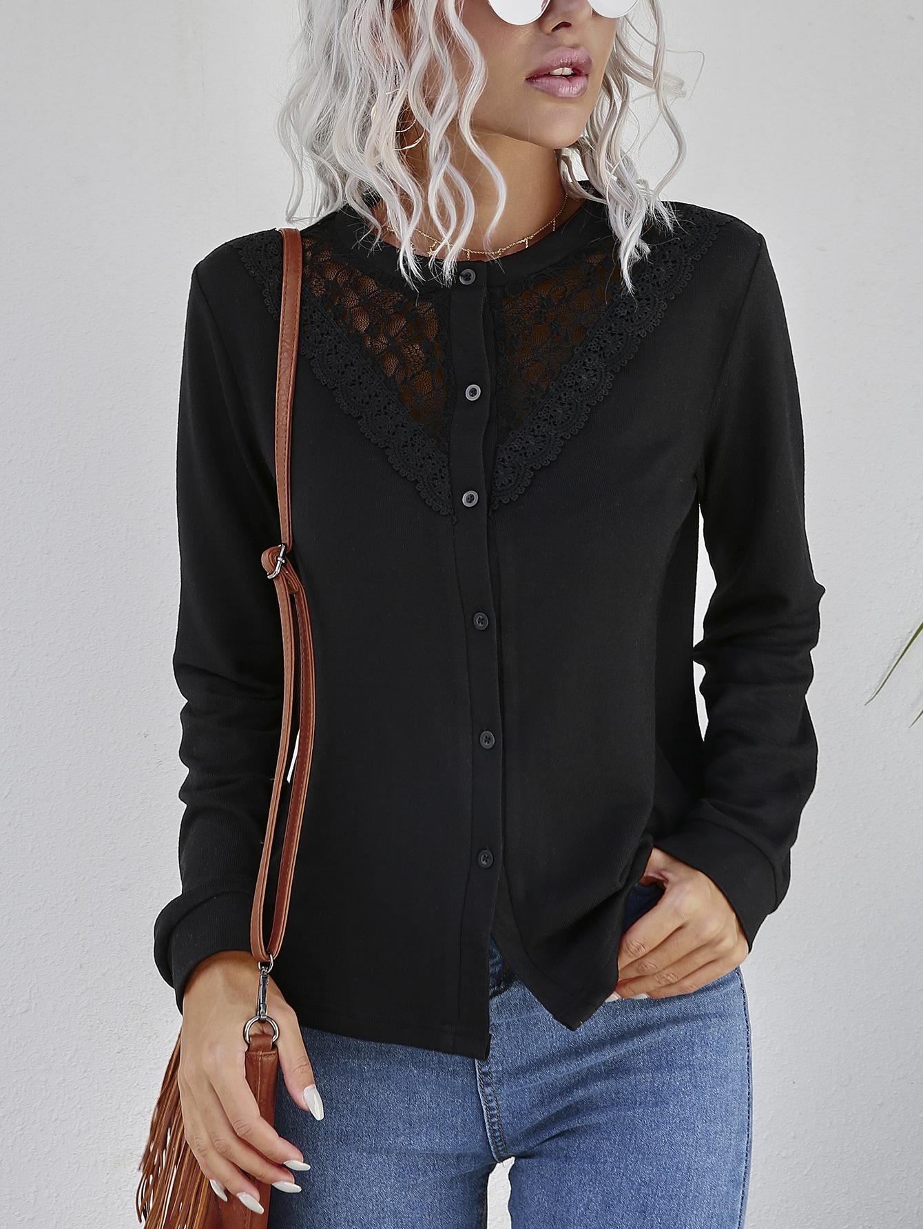 czarny sweter koronka