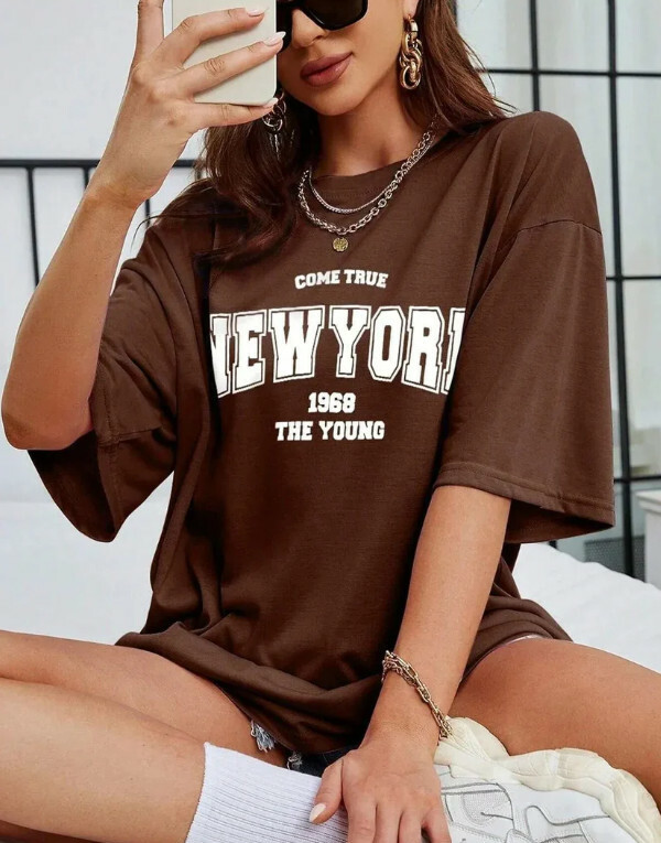 brązowy t-shirt oversize napis new york