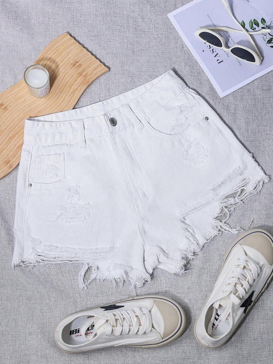 białe krótkie spodenki ripped jeans