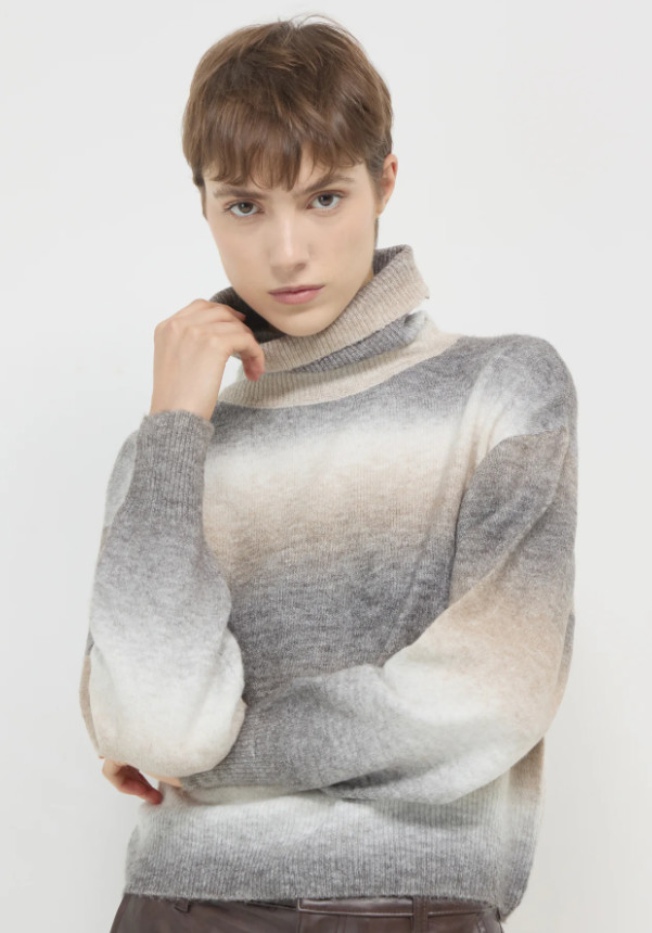 sweter z golfem ombre 