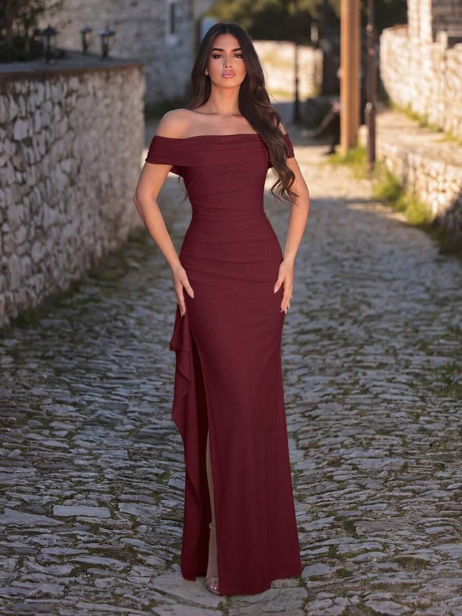 bordowa maxi sukienka odkryte ramiona