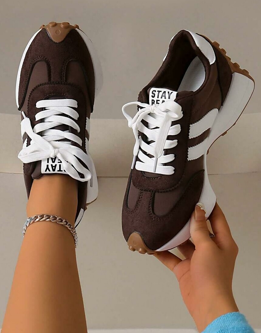 brązowe buty sportowe