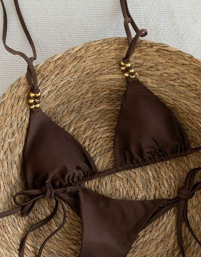 brązowa góra od bikini