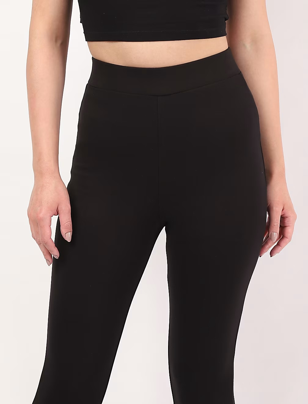 czarne klasyczne legginsy T59-4967K-Y0