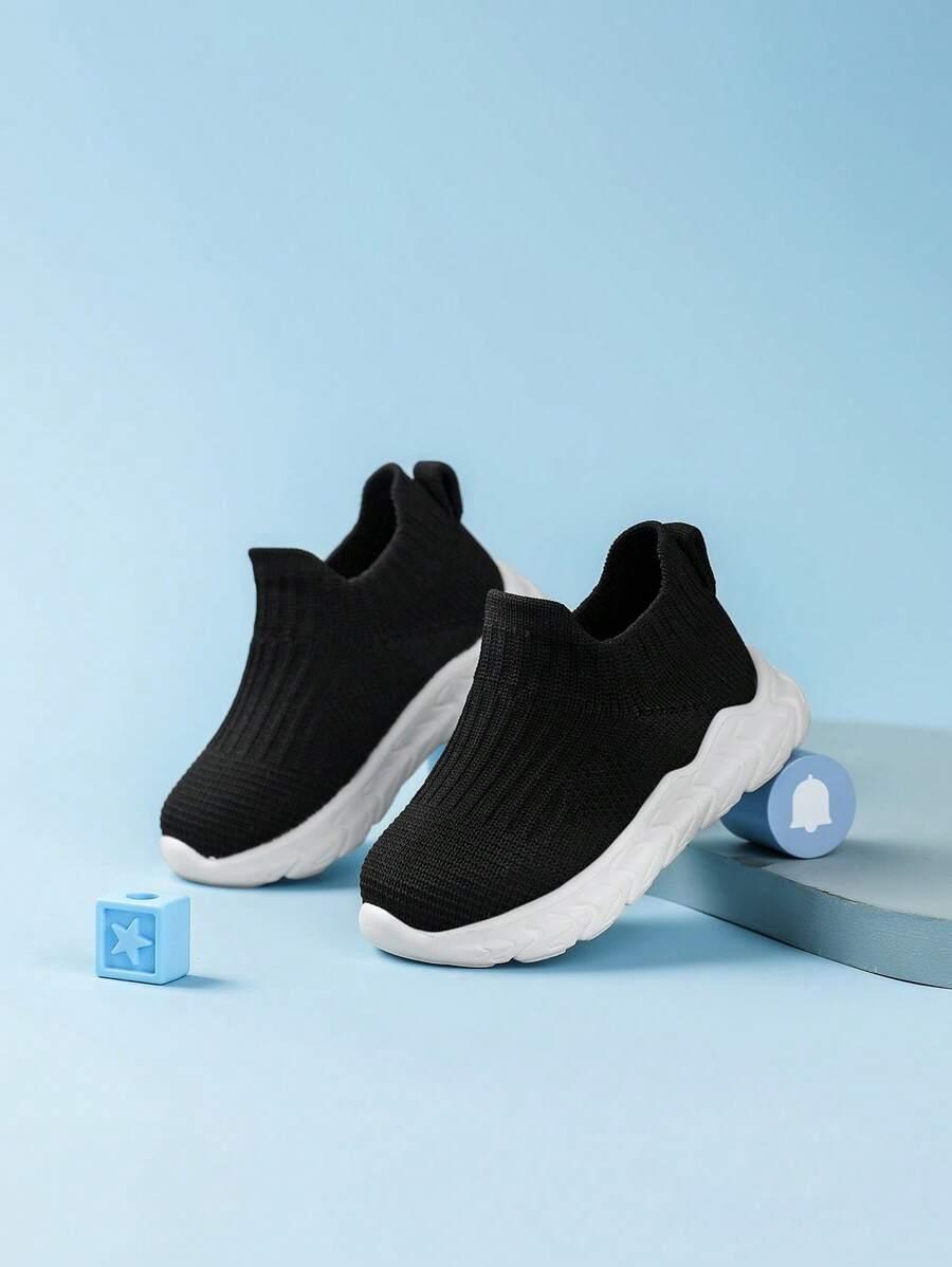 czarne wsuwane buty sportowe