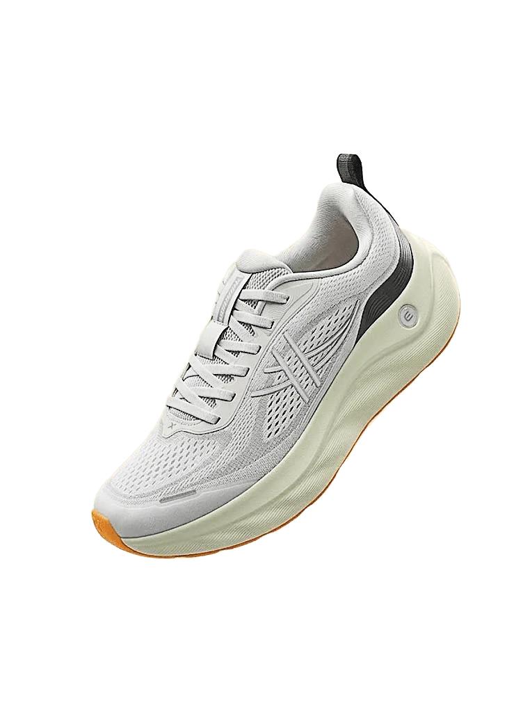 szare buty sportowe