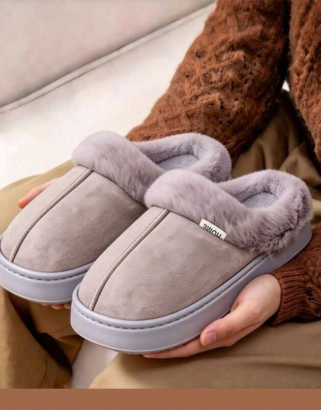 szare kapcie miś