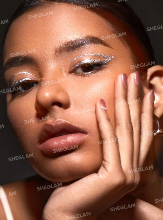 brokatowy eyeliner twinkling lights
