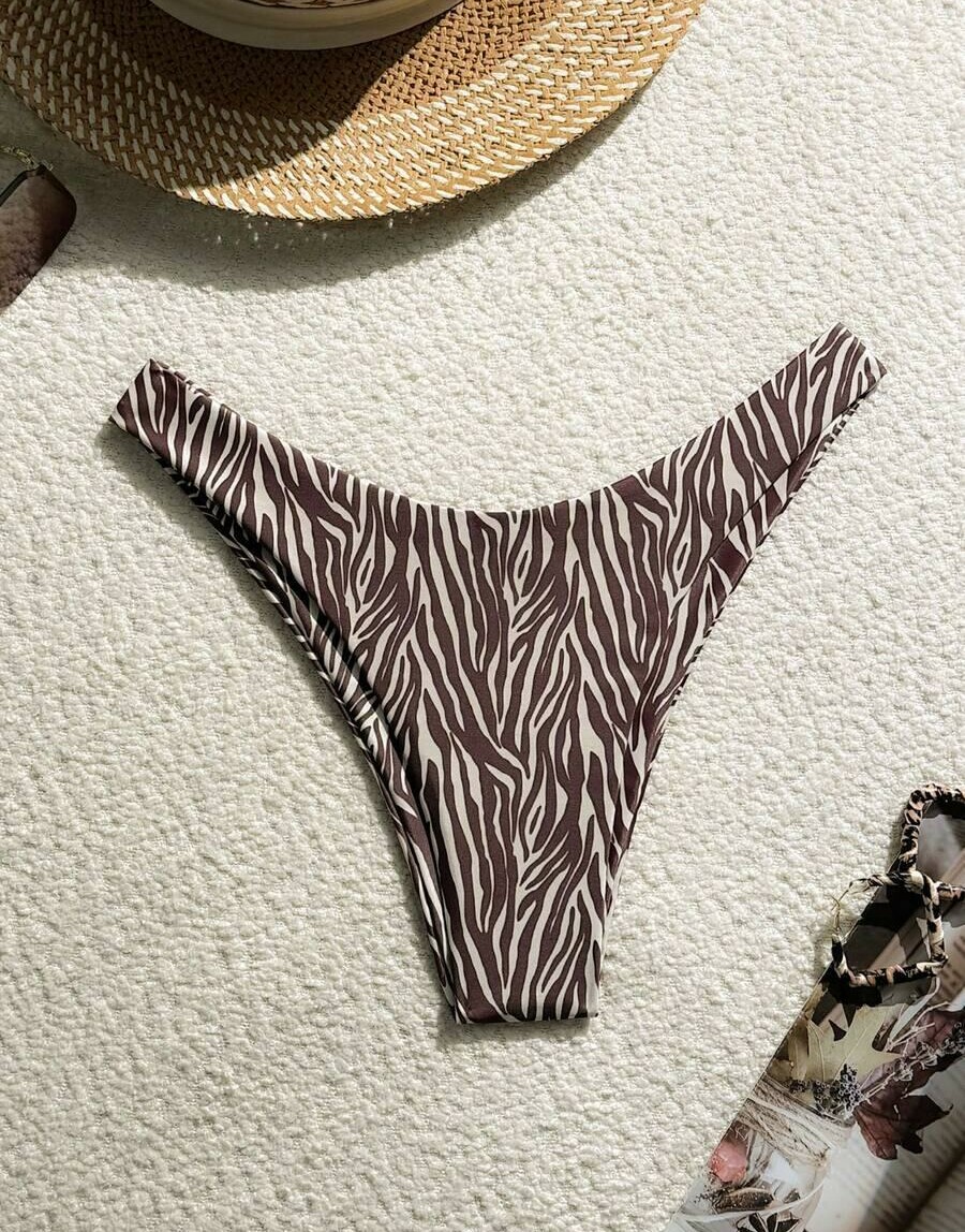 DÓŁ OD BIKINI