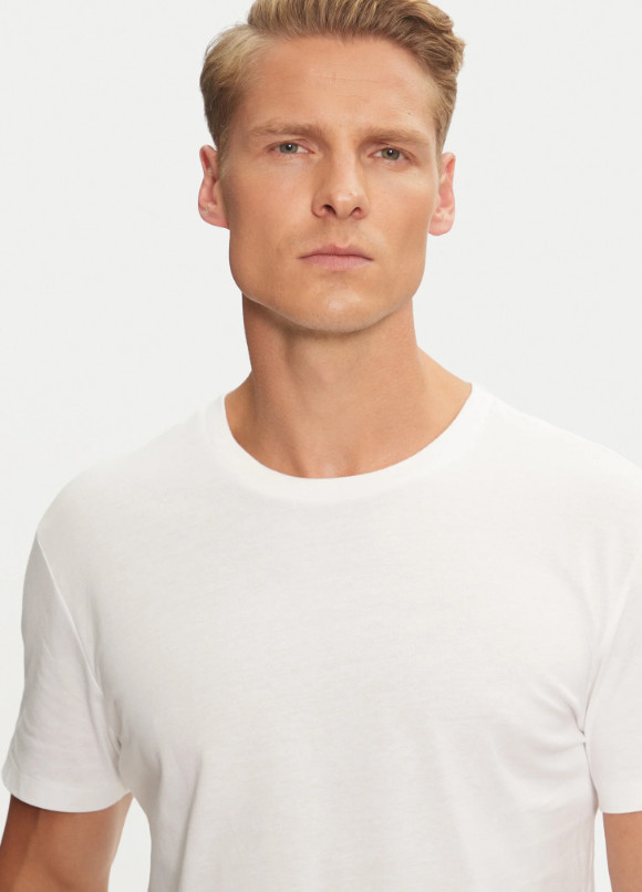 klasyczny biały t-shirt logo