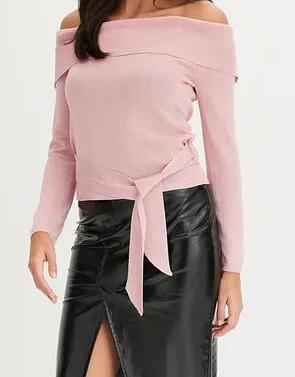SWETER Z ODKRYTYMI RAMIONAMI